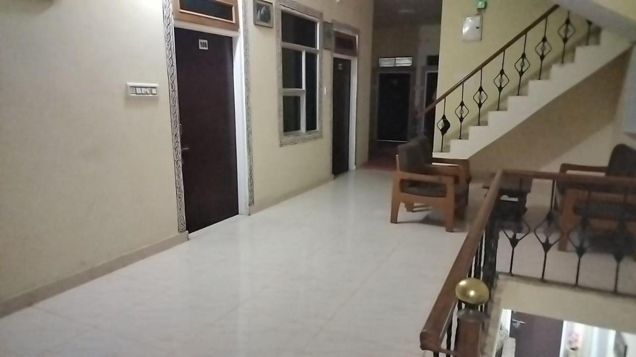 Tiger Guest House ซาวาย มาโดปูร์ ภายนอก รูปภาพ