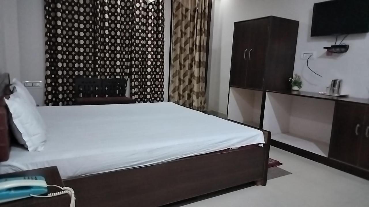 Tiger Guest House ซาวาย มาโดปูร์ ภายนอก รูปภาพ