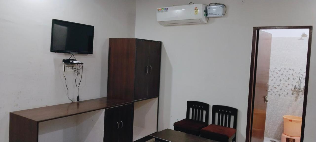 Tiger Guest House ซาวาย มาโดปูร์ ภายนอก รูปภาพ