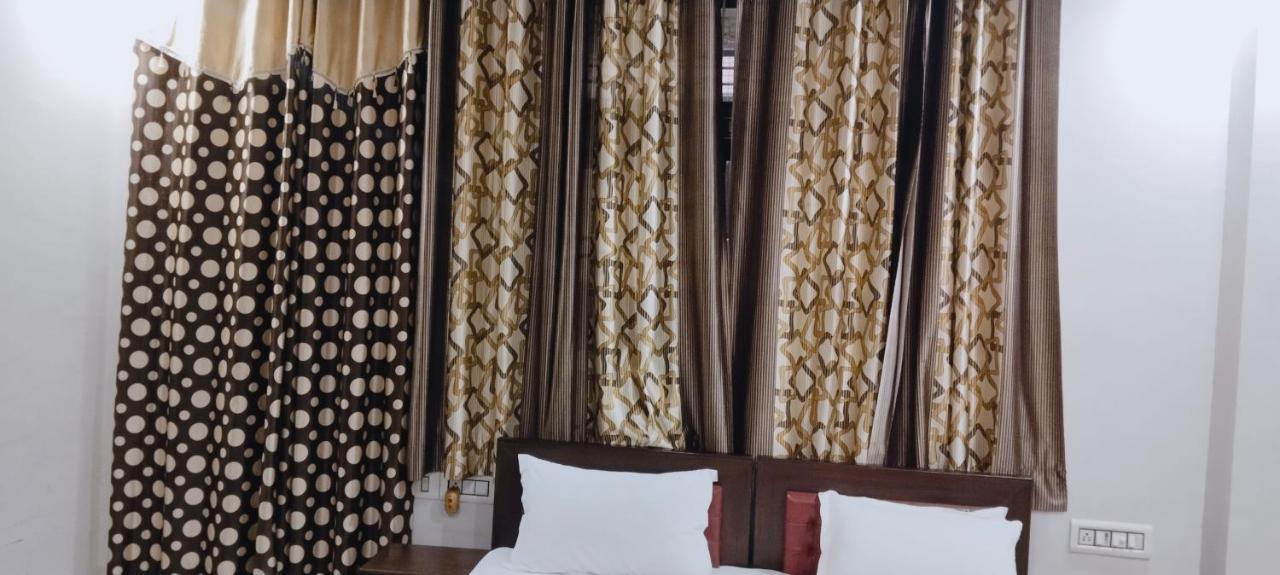Tiger Guest House ซาวาย มาโดปูร์ ภายนอก รูปภาพ