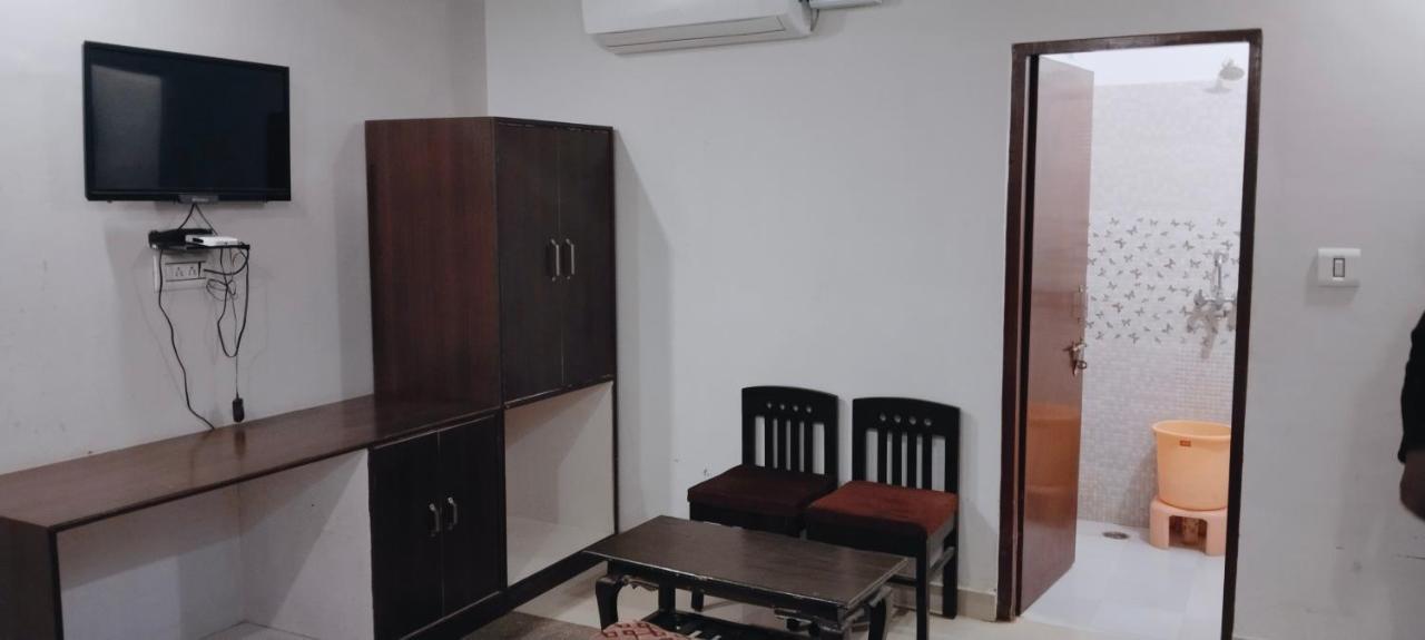 Tiger Guest House ซาวาย มาโดปูร์ ภายนอก รูปภาพ
